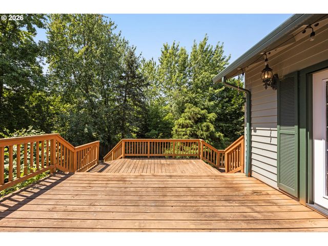 343 Ne HILLWOOD Dr, Hillsboro, OR 97124