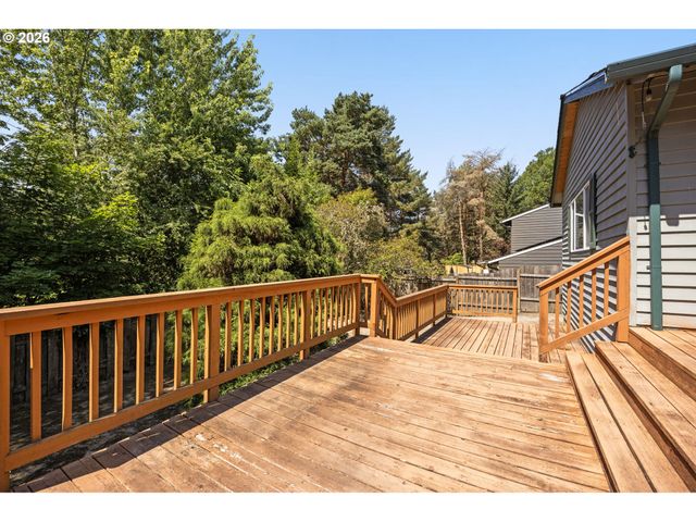 343 Ne HILLWOOD Dr, Hillsboro, OR 97124