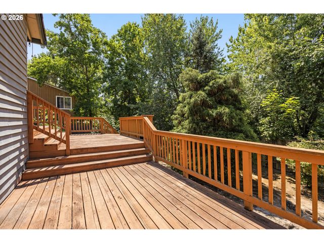 343 Ne HILLWOOD Dr, Hillsboro, OR 97124