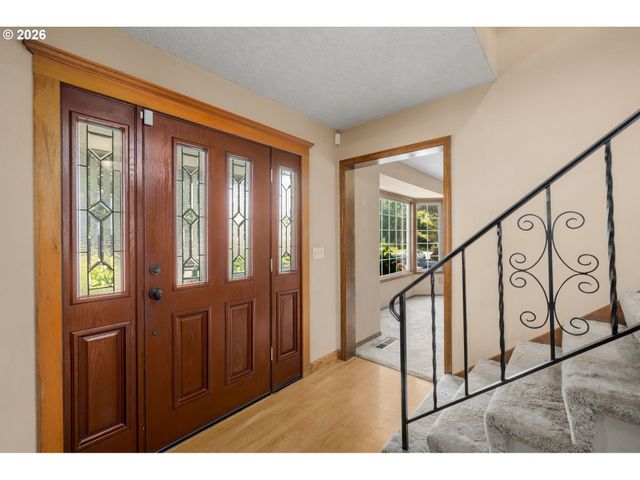 343 Ne HILLWOOD Dr, Hillsboro, OR 97124