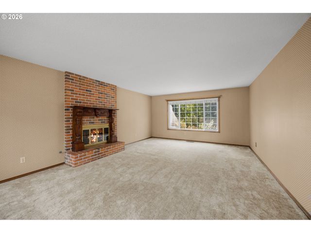 343 Ne HILLWOOD Dr, Hillsboro, OR 97124