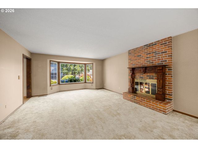 343 Ne HILLWOOD Dr, Hillsboro, OR 97124