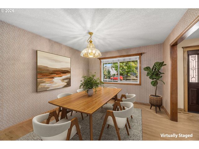 343 Ne HILLWOOD Dr, Hillsboro, OR 97124