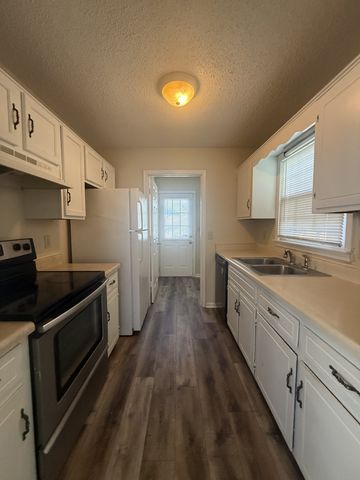 936 Tiny Town Rd, Clarksville, TN 37042