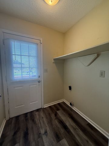936 Tiny Town Rd, Clarksville, TN 37042