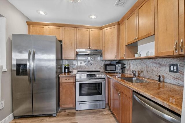 170 Valencia H, Delray Beach, FL 33446