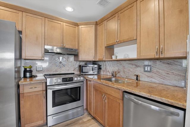 170 Valencia H, Delray Beach, FL 33446