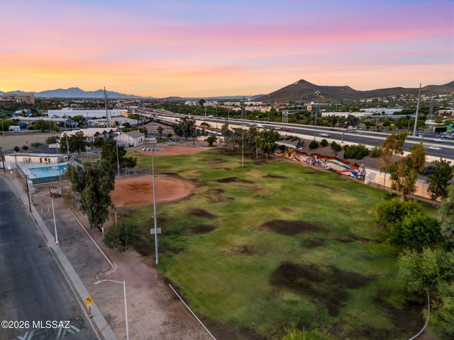 802 N Contzen Avenue, Tucson, AZ 85705