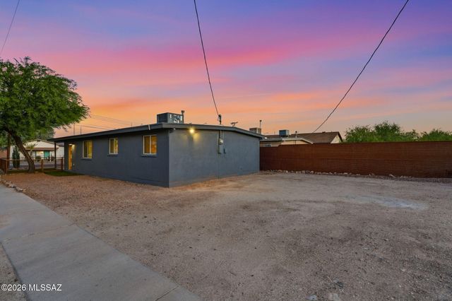 802 N Contzen Avenue, Tucson, AZ 85705