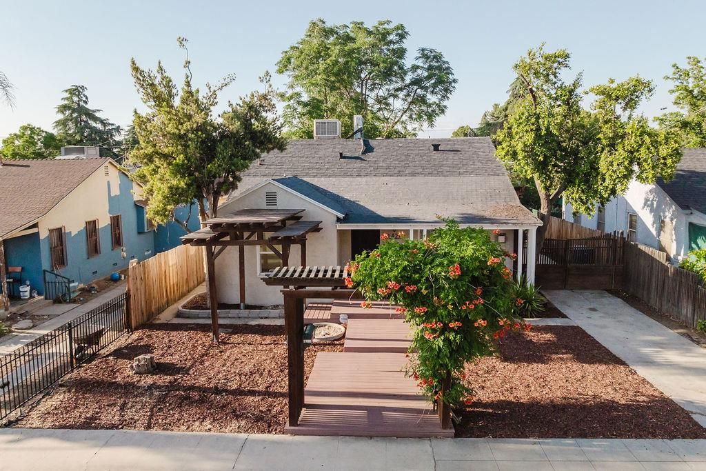 1421 E Terrace Avenue, Fresno, CA 93704