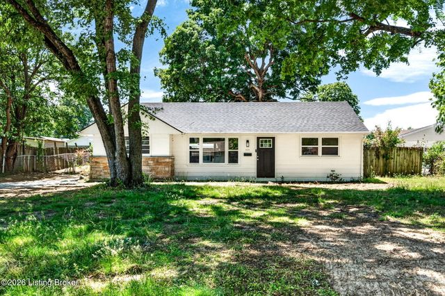 5426 Count Fleet Dr, Louisville, KY 40272