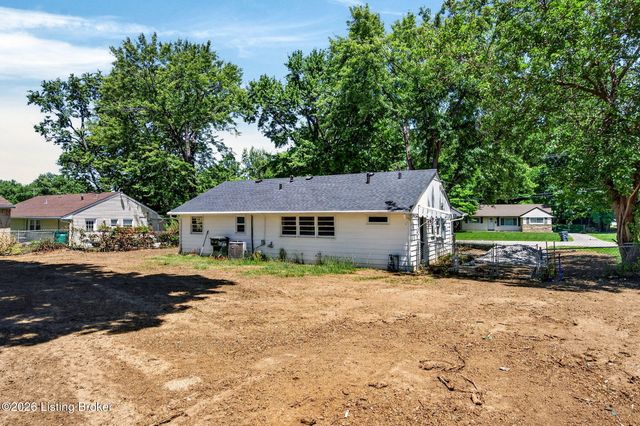 5426 Count Fleet Dr, Louisville, KY 40272