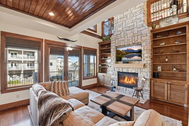 17 Ramrod, Hitchcock, TX 77563