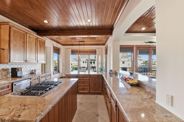 17 Ramrod, Hitchcock, TX 77563