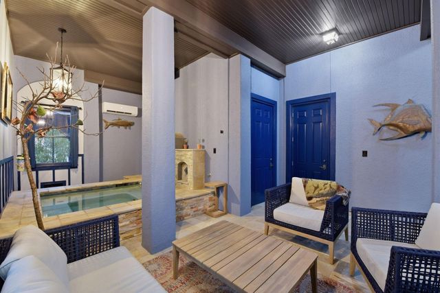 17 Ramrod, Hitchcock, TX 77563