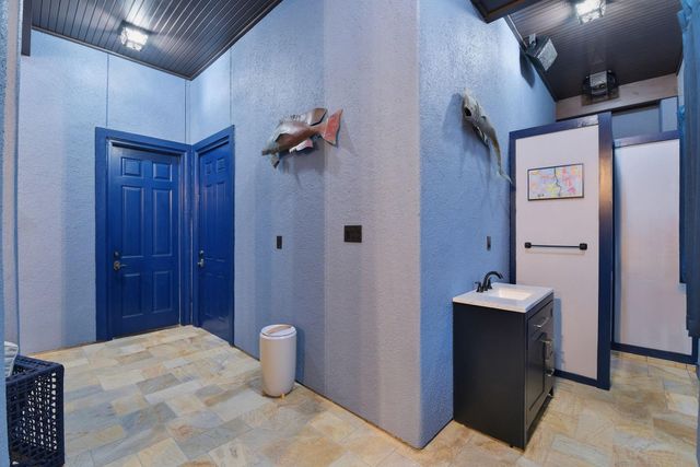 17 Ramrod, Hitchcock, TX 77563