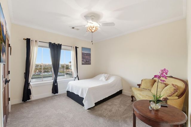 17 Ramrod, Hitchcock, TX 77563