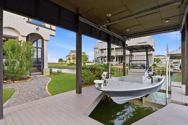 17 Ramrod, Hitchcock, TX 77563