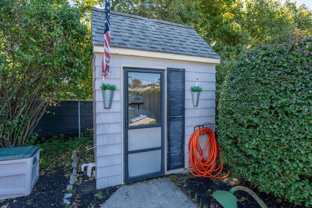95 Caroline Ave, Somerset, MA 02725