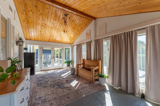 95 Caroline Ave, Somerset, MA 02725