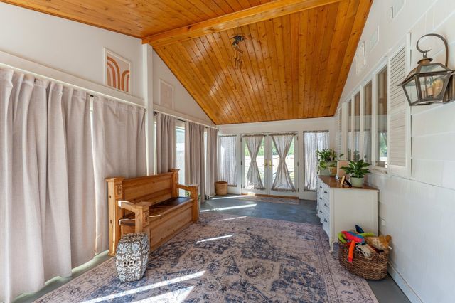 95 Caroline Ave, Somerset, MA 02725