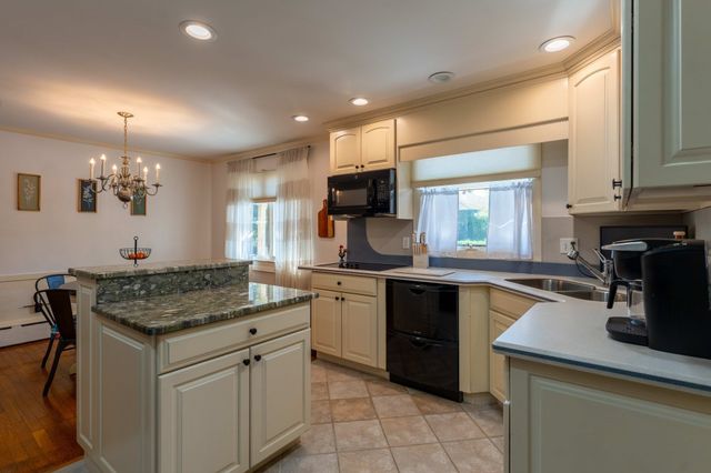 95 Caroline Ave, Somerset, MA 02725