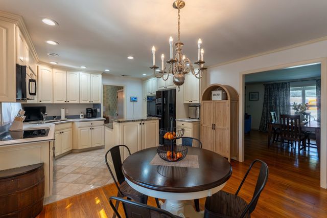 95 Caroline Ave, Somerset, MA 02725