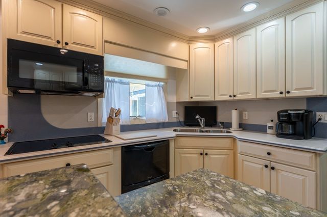 95 Caroline Ave, Somerset, MA 02725