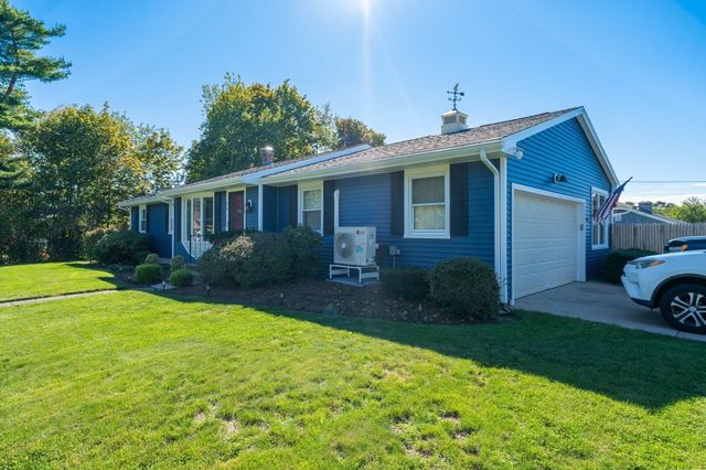 95 Caroline Ave, Somerset, MA 02725