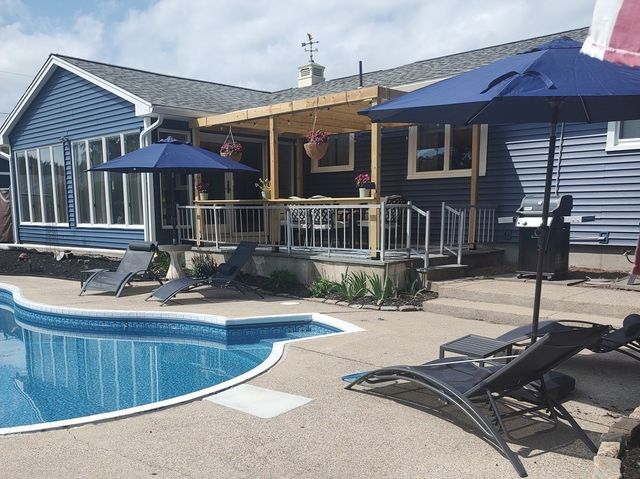 95 Caroline Ave, Somerset, MA 02725