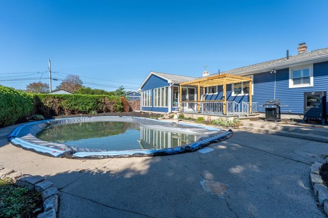 95 Caroline Ave, Somerset, MA 02725