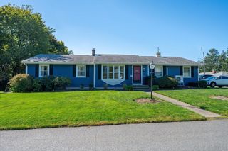 95 Caroline Ave, Somerset, MA 02725