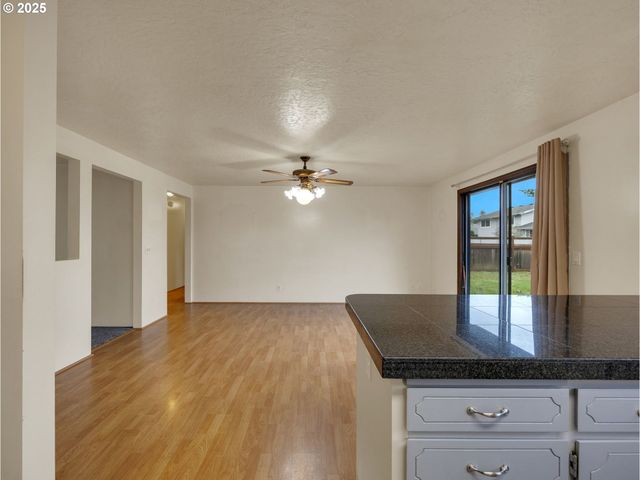 1440 Ne 18TH St, Gresham, OR 97030