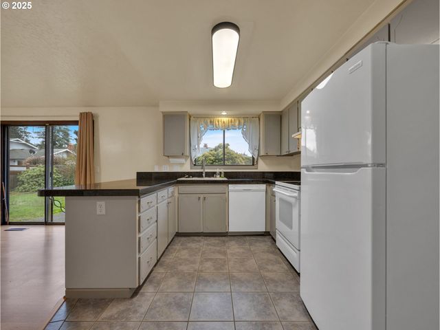 1440 Ne 18TH St, Gresham, OR 97030