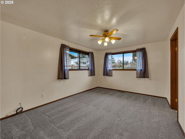 1440 Ne 18TH St, Gresham, OR 97030