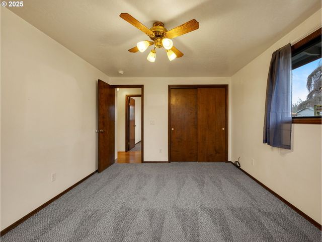 1440 Ne 18TH St, Gresham, OR 97030