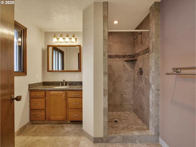 1440 Ne 18TH St, Gresham, OR 97030