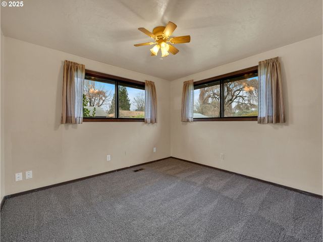 1440 Ne 18TH St, Gresham, OR 97030