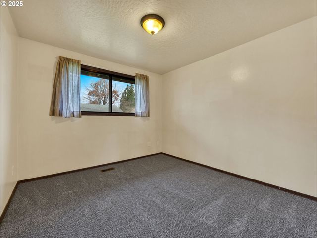 1440 Ne 18TH St, Gresham, OR 97030