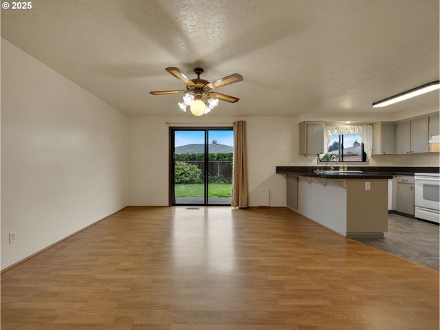 1440 Ne 18TH St, Gresham, OR 97030