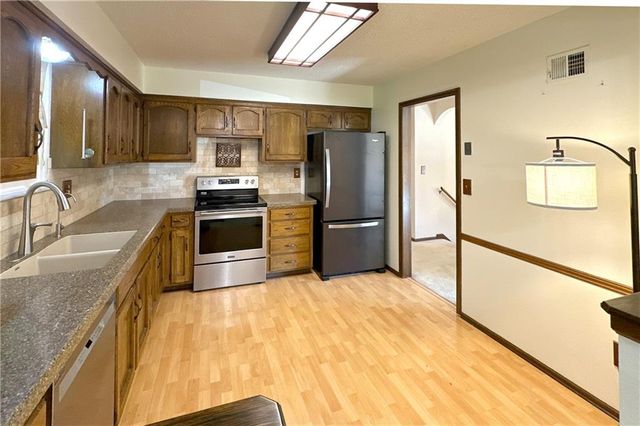 3008 S Bryn Mawr Drive, Independence, MO 64057