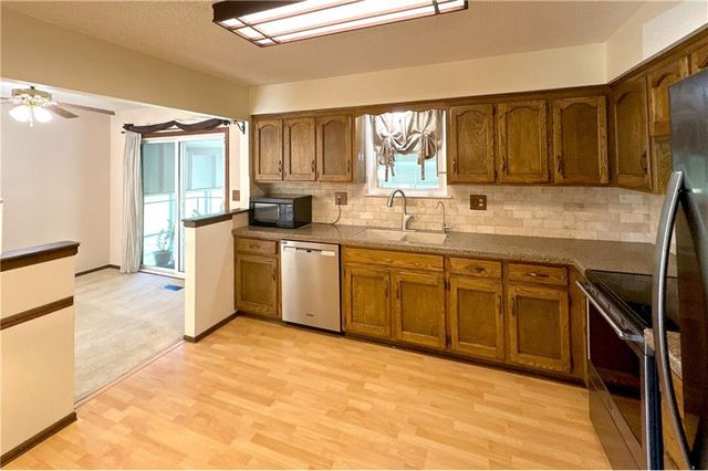 3008 S Bryn Mawr Drive, Independence, MO 64057