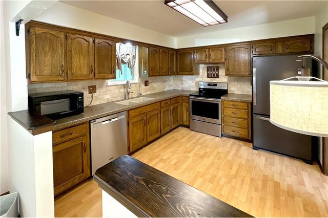 3008 S Bryn Mawr Drive, Independence, MO 64057