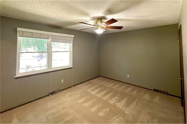 3008 S Bryn Mawr Drive, Independence, MO 64057