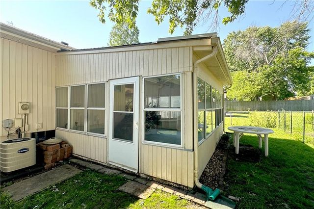 3008 S Bryn Mawr Drive, Independence, MO 64057