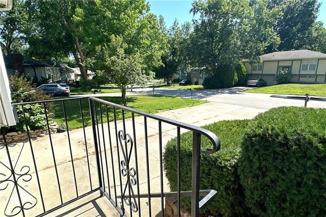 3008 S Bryn Mawr Drive, Independence, MO 64057