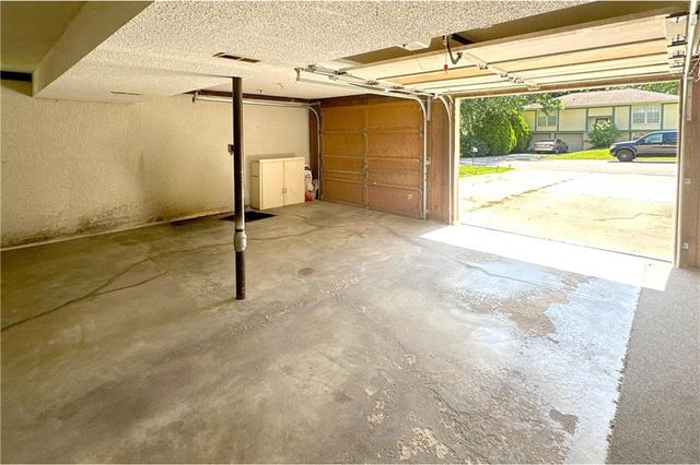 3008 S Bryn Mawr Drive, Independence, MO 64057