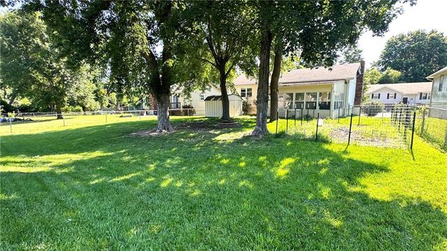 3008 S Bryn Mawr Drive, Independence, MO 64057