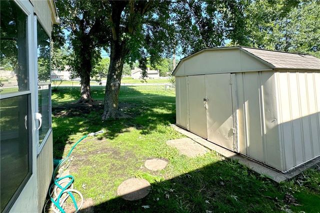 3008 S Bryn Mawr Drive, Independence, MO 64057