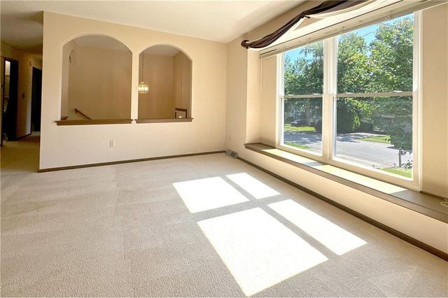 3008 S Bryn Mawr Drive, Independence, MO 64057